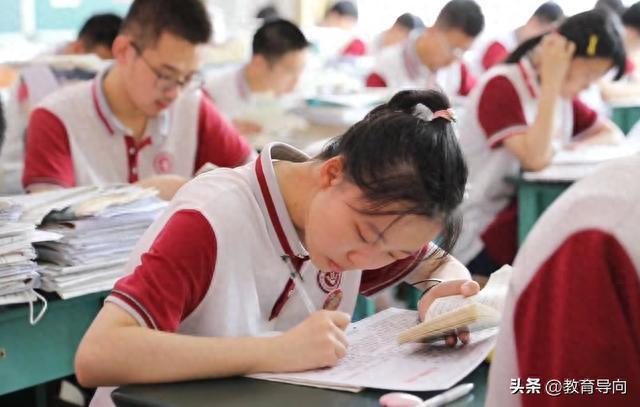 2024年复读生达200万，本科线将被抬高，应届生更难了