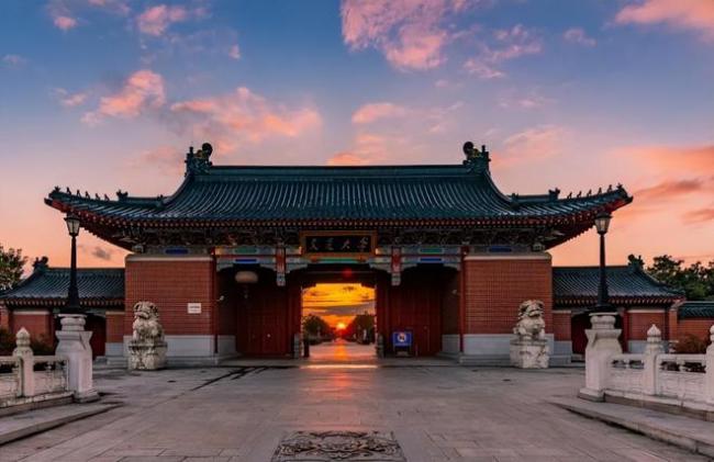 复旦和上海交大“失宠”?上海2023招录公务员,“双非”院校称霸