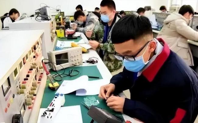 再先进的社会也用不到那么多大学生,复旦教授发表言论,令人清醒