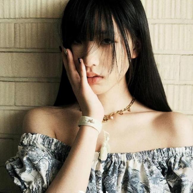 小S大女儿Elly上杂志 照片风格比小S夸张