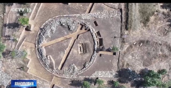 تم اكتشاف أكثر من مائة قطعة من اليشم من المقبرة الحجرية لثقافة هونغشان