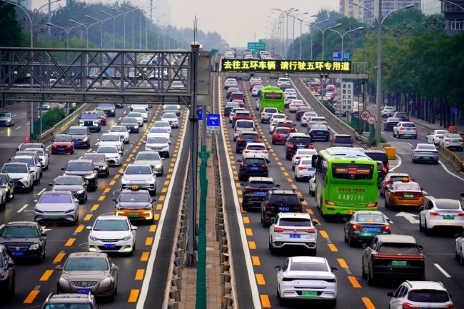 The National Day holiday is coming to an end Beijing welcomes the peak of return journeys