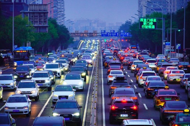 The National Day holiday is coming to an end Beijing welcomes the peak of return journeys
