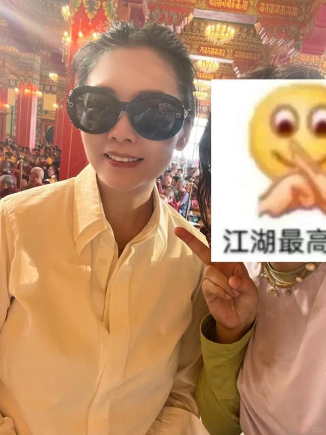 Qiu Shuzhen appeared in Nepal with her husband and daughter