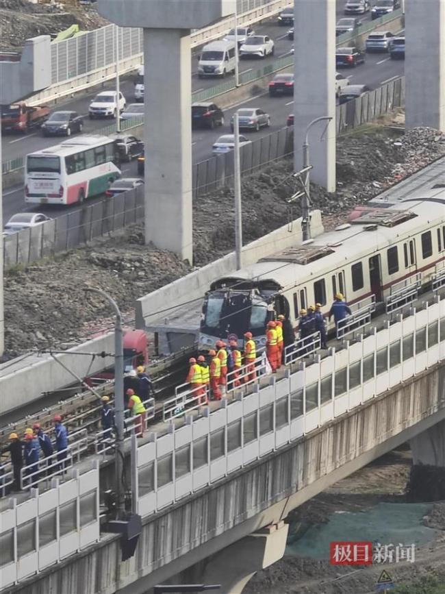 Shanghai Metro Line 11 was invaded by a crane The Ministry of Emergency Management dispatched a working group 
