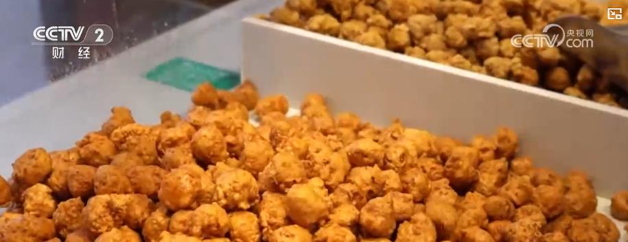 // p> <p> в округе фестинар в графстве Boai, jiao Фрикадельки, а затем положите его в масляную поддон и жарить до золотистого цвета. Сразу после того, как горшок был выпущен, магазин уже был окружен гражданами, которые пришли купить. По мере приближения весеннего фестиваля Boai Beef Balls, как местные специальные продукты питания, являются не только первым выбором для местных жителей в новогодних товарах, но также привлекли много посторонних, которые покупали их в последние годы. </p> <p class = 