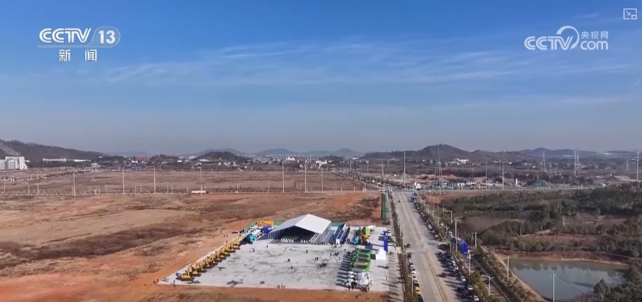 // </p> <p> Изучение полиции и анализ данных. Конференция центральной экономической работы предложила, чтобы государственные инвестиции эффективно стимулировали социальные инвестиции, и это как раз ключевое содержание исследований Луо Чжихенга. </p> <p class = 