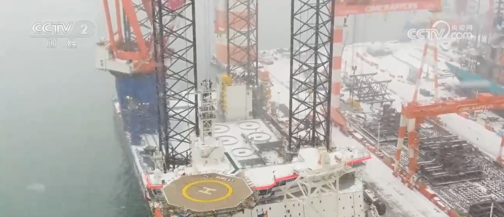 /> </p>. в Янтай, Шаньдун. Этот инсталляционный корабль ветроэнергетики построен отечественными компаниями для иностранных клиентов и используется для транспортировки и установки морских ветряных турбин следующего поколения. Среди них ключевые показатели, такие как основная масштаба, подъемная способность и подъемная мощность, занимают первое место среди аналогичных продуктов в мире. </p> <p> Wei Chuntao, руководитель отдела внешней торговли, сказал, что корабль оснащен отделением хранения топлива метанола в размере около 3000 кубических метров, что может сократить выбросы углерода корабля как минимум на 78%. </p> <p class = 