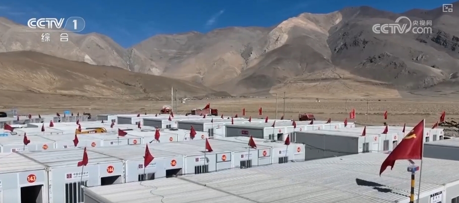 /p> <p> pirly <p>地震に苦しむ地域の第三国定住は、再定住ポイントの建設です。これまで、調査と分析の後、災害エリアには約13,000台のボードハウスが必要であると推定されており、1月15日の夕方までに5,000台を超えるユニットの設置が完了します。深刻な影響を受けたディンリ郡の長子町で、1月15日にプレハブ家の新しい再定住サイトが始まりました。 alt = 