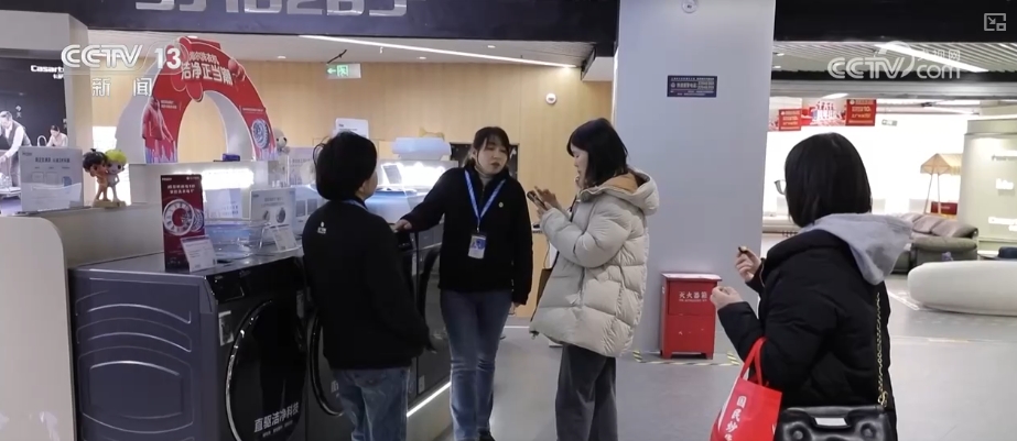 // pl> <225 büyüme ve tüketici mallarının toplam perakende satışları bir önceki yıla göre% 3,5 arttı ve çevrimiçi satışlar nispeten aktifti. </p> <p class = 