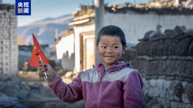  Tibet Lazi kehangatan dan menyentuh momen beku di bawah kamera 
