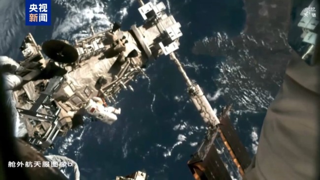 The God 19th astronaut successfully exited the cabin for the second time Will welcome the Spring Festival of the Year of the Snake in space