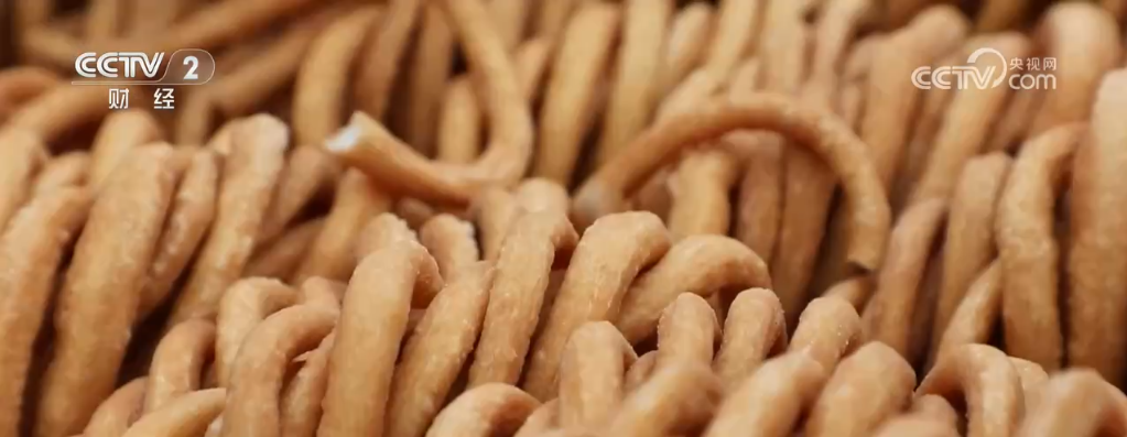 /> Tongzi County และผลิตภัณฑ์คุ้มครองตัวบ่งชี้ทางภูมิศาสตร์แห่งชาติ ในเมืองตลาดท้องถิ่นเวิร์กช็อปที่ดำเนินการเค้กแห้งเป็นหนึ่งเดียวและเค้กแห้งได้กลายเป็นสินค้าปีใหม่ที่ขาดไม่ได้สำหรับผู้คนในเมือง Huaqiu </p> <p class = 