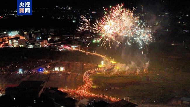 See...the New Year's atmosphere came in all at once!