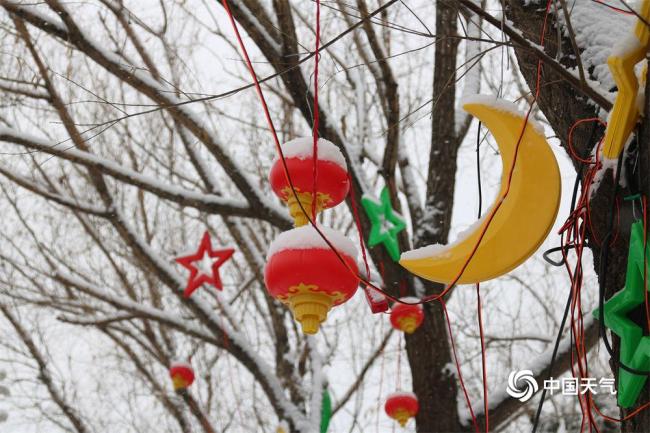 Auspicious snow indicates a good harvest. Snowfall is welcomed on the eve of the Spring Festival in Chongli, Hebei Province