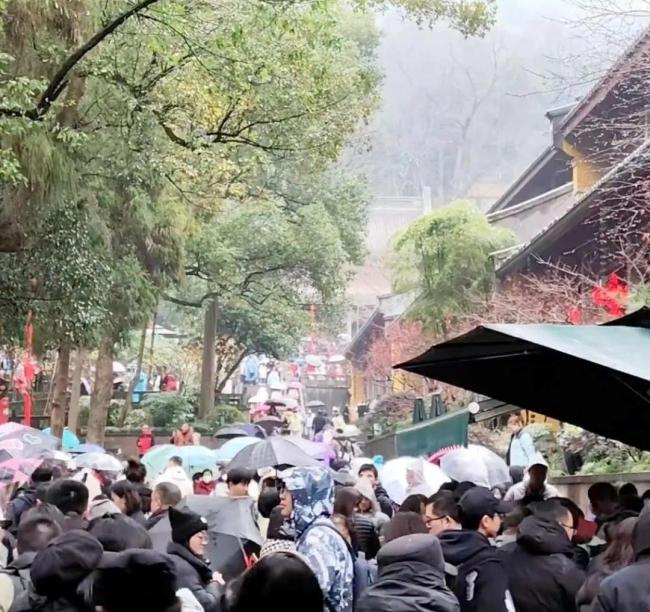 Sold out, contract full, and traffic limit! Emergency reminder in scenic spots in many places