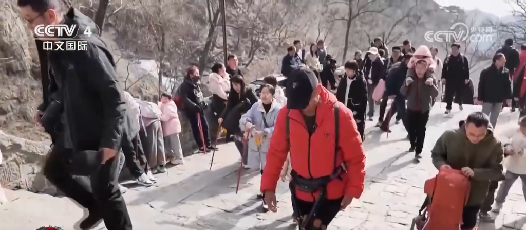 /> </p> <p> <p> <p> In diesem Frühlingsfeiertag, der in diesem Frühlingsfeiertag, satong taumong taumonisch, setzte Triansong-Triansong-Gebiet. Um älteren Menschen und Touristen mit schlechter körperlicher Stärke zu helfen und den Spaß am Bergsteigen besser zu erleben, hat der malerische Spot zum ersten Mal in Roboterausrüstung investiert. Durch die Verwendung fortschrittlicher ergonomisches Design- und Kerntechnologien wie dynamische, elektronische und AI -Algorithmen kann jeder Bewegungstrend in den unteren Gliedmaßen des Trägers erfasst werden. </p><p >Beijing: New technologies empower the AI ​​​​temple fair brings new experience to tourists</p><p class=