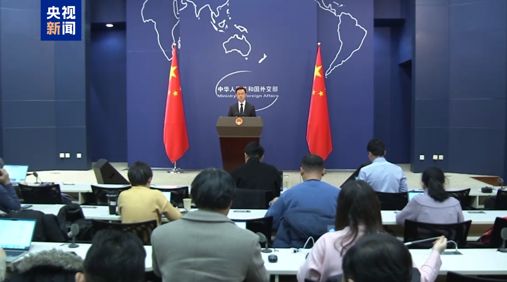 /> </p> </p> <p>. Ich möchte betonen, dass die aktuellen neuen Technologien der künstlichen Intelligenz ständig durchbrechen, dass sich weiterhin neue Geschäftsformen entstehen und neue Anwendungen ihre Expansion beschleunigen, was zu einer wichtigen treibenden Kraft für die neue Runde der wissenschaftlichen und technologischen Revolution und der industriellen Transformation geworden ist. China umfasst aktiv intelligente Veränderungen, fördert energisch die innovative Entwicklung künstlicher Intelligenz, verbindet die Sicherheit der künstlichen Intelligenz, unterstützt und ermutigt Unternehmen, unabhängig voneinander zu innovieren, und hat positive Beiträge zur globalen Entwicklung künstlicher Intelligenz geleistet. </p> <p> China fördert aktiv die integrative Entwicklung künstlicher Intelligenz, hilft Entwicklungsländern bei der Stärkung der Kapazitätsaufbau, der Befürwortung von Open -Source -Technologie für künstliche Intelligenz, die Förderung der Zugänglichkeit künstlicher Intelligenzdienste und der Erkenntnis, dass alle Länder intelligente Dividenden teilen. Gleichzeitig lehnen wir die Praxis, Linien mit Ideologie zu zeichnen, nationale Sicherheitskonzepte zu verallgemeinern und wirtschaftliche, Handel sowie wissenschaftliche und technologische Fragen zu politisieren. China ist bereit, den Austausch und die Zusammenarbeit mit allen Parteien in der künstlichen Intelligenz zu stärken und gemeinsam in der riesigen Welt der künstlichen Intelligenz eingehend zu erforschen. </p> <p> (CCTV-Reporter Huang Huixin) </p> <!-Repaste.body.end->               </div>
              
          </div>
          
          <!--<div class=