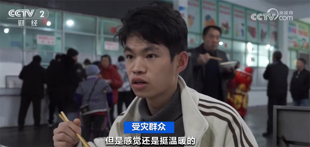 /> </p> <p> <P> Zusätzlich zu einigen Personen, die sich mit Verwandten und Freunden angeschlossen haben, wurden 41 Haushalte und 162 Menschen in der Mittelschule in Yunlian County Nr. 2 platziert. Sie werden ihren Schlafsälen auf der Grundlage von Familieneinheiten zugeordnet. Der Schlafsaal liefert nicht nur Sofortnudeln, Brot, Milch und andere Lebensmittel, sondern bereitet auch zwei Bettzeug für alle zu. Gleichzeitig werden hier auch temporäre medizinische Punkte eingerichtet, und zwei Freiwillige sind auf jeder Etage ausgestattet, um regelmäßig die Bedürfnisse der Massen zu sammeln und für alle Dienstleistungen zu erbringen. </p> <!-repaste.body.end->               </div>
              
          </div>
          
          <!--<div class=