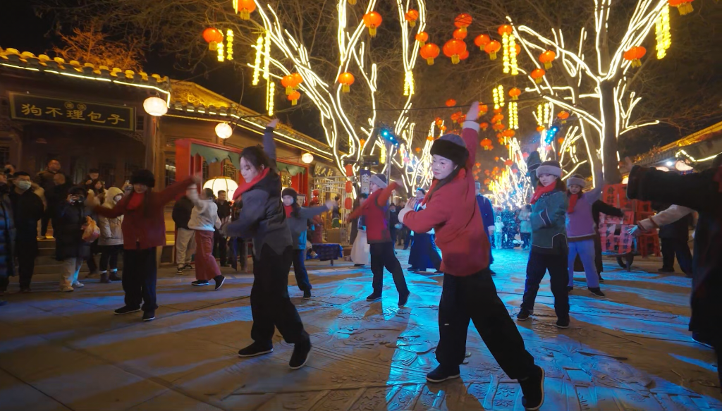 Tiancai celebrates the New Year | Ten thousand lanterns beautify the thousand-year-old ancient town Yangliuqing poetry and painting national style celebrates the Lantern Festival