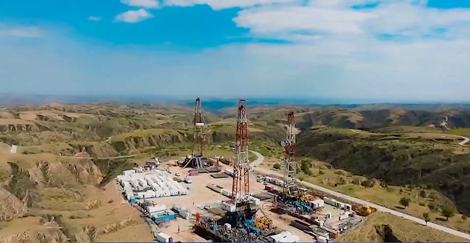 /> </P> </p> <p> <p> von 2011 bis 2020, My Country, my Country in minalla./p> <p> von 2011, My Country, my Country in einem Break Through. Laut relevanten Statistiken betrugen die neuen Öl- und Erdgasressourcen in dieser Runde der Durchbruchswirkung 10,1 Milliarden Tonnen bzw. 6,85 Billionen Kubikmeter und wurden 1,7 Milliarden Tonnen großer Ölfelder und 21 große Gasfelder von 100 Milliarden Kubikmeter gefunden; Die neuen Kohleressourcen betrugen 526,8 Milliarden Tonnen und die Nickelressourcen 3,49 Millionen Tonnen und 32 neue Ressourcenbasis für Nichtöl- und Gasmineral-Ressourcen gebildet. </p> <p> Obwohl die letzte Runde der Durchbrüche der Mineralforschungen fruchtbare Ergebnisse erzielte, haben einige wichtige Mineralressourcen ein hohes Maß an Abhängigkeit von Auslandsländern. In dieser Hinsicht organisierte und durchsetzte das Ministerium für natürliche Ressourcen zusammen mit den relevanten Abteilungen gemeinsam eine neue Runde der Durchbruchsaktionen für Mineralforschungen, die das unabhängige Versorgung mit Energieressourcen meines Landes verbessern und die nationalen wirtschaftlichen Sicherheit und die strategischen Bedürfnisse sicherstellen können. </p> <p> Seit der Implementierung der neuen Runde der bahnbrechenden strategischen Maßnahmen zur Mineralforschung haben sich verschiedene Orte auf groß angelegte und strategische aufstrebende Industriemineralien konzentriert und eine Reihe wichtiger Durchbrüche der Mineralforschung um wichtige Mineralisierungszonen und wichtige Öl- und Gasbecken erreicht. In der westlichen Region wurde eine Reihe neuer Energieressourcenbasen hinzugefügt, und die Ressourcengrundlage für alte Ressourcenbasis in den zentralen und östlichen Regionen wurde weiter konsolidiert. </p> <p class = 