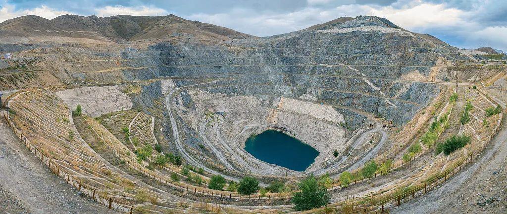 /> </P> </p> <p> <p> <p> Was sind für die minal entdeckte mineralressourcen. </p> <p> Der Reporter erfuhr, dass in der neuen Runde der bahnbrechenden strategischen Aktionen für die Mineralforschung viele neue große Minen entdeckt wurden, insbesondere die Menge der neuen Ressourcen von Kupfer, Aluminium, Lithium und anderen Mineralien. </p> <p> Tang Juxing, Akademiker der chinesischen Akademie des Ingenieurwesens, stellte vor, dass 36 Mineralien in der neuen Runde der Mineral Exploration Breakthrough Action eine Mine und eine Politik verabschieden. Es gibt beide Massenmineralien wie Öl, Erdgas, Kohle, Eisen und Mangan sowie strategische aufstrebende Mineralien wie Lithium und Seltene Erden. </p> <p> 