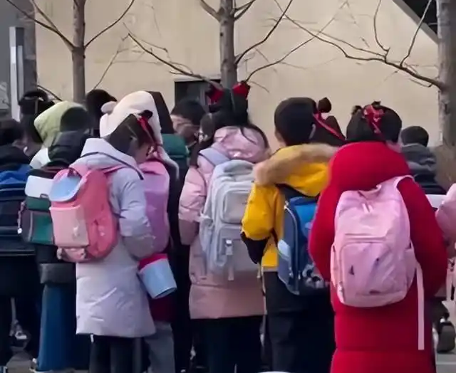 /> </p> <p> · Das Film