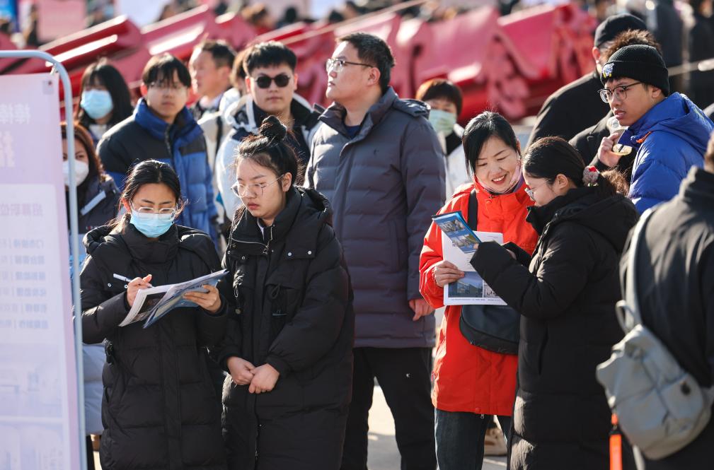 /> Hebei Province Spring Fair งานใหญ่จัดขึ้นที่ Jiefang Plaza เมือง Shijiazhuang สำนักข่าว Xinhua (ภาพถ่ายโดย Liang Zidong) </p> <p> นักข่าวเห็นในตลาด Gig Digital Gig ที่ผู้หางานหลายคนรวมตัวกันในห้องโถงในตอนเช้า 