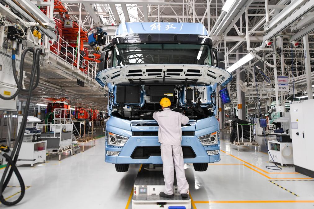 /> โรงงานอัจฉริยะ Faw Jiefang J7 ซึ่งตั้งอยู่ในเมือง Changchun Province Jilin อยู่ในฉากที่วุ่นวาย ภาพถ่ายโดย Xinhua News Reporter Zhang Nan </p> <p> ที่ Nanjing Connie New Energy Auto Parts Co. , Ltd. รถบัสนำผู้หางานมากกว่า 40 คนมาสัมภาษณ์ </p> <p> ประธาน บริษัท Hu Guomin กล่าวกับผู้สื่อข่าวว่าได้รับแรงผลักดันจากการเติบโตอย่างรวดเร็วของอุตสาหกรรมยานพาหนะพลังงานใหม่ความต้องการผลิตภัณฑ์ของ บริษัท นั้นแข็งแกร่งและคำสั่งซื้อในไตรมาสแรกจะเติบโตอย่างรวดเร็วและวางแผนที่จะรับสมัครบุคลากรสมัชชา 100 คนในปีนี้ </p> <p> ข้อมูลแสดงให้เห็นว่า ณ วันที่ 9 กุมภาพันธ์อัตราผลตอบแทนของพนักงานขององค์กรการตรวจสอบหลักในซูโจวหนานจิงฉางโจวและ Yancheng จังหวัดเจียงซูได้ถึง 92.01%, 96.63%, 92.14% และ 94% ตามลำดับ </p> <p> ในขณะที่ความต้องการแรงงานรีบาวน์หลังวันหยุดคนงานก็รอคอยที่จะกลับมาทำงานก่อนเวลาและเพิ่มรายได้ก่อนเวลาและก้าวออกไปทำงานกำลังเร่ง นักข่าวได้เรียนรู้ว่าสัดส่วนของแรงงานข้ามชาติที่กลับมาทำงานในหลาย ๆ แห่งนั้นสูงกว่าช่วงเวลาเดียวกันของปีที่แล้ว </p> <p class = 
