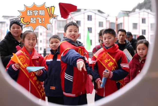 元氣滿滿！開學季“表情包”裡的青春模樣