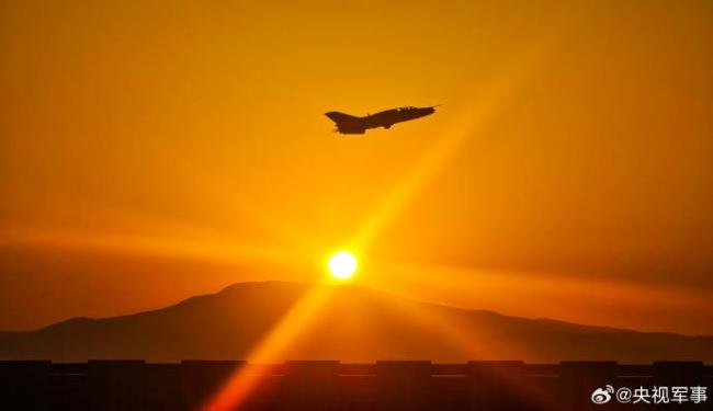 พบกับพระอาทิตย์ขึ้นที่สวยงามกับนักสู้และเริ่มต้นวันใหม่