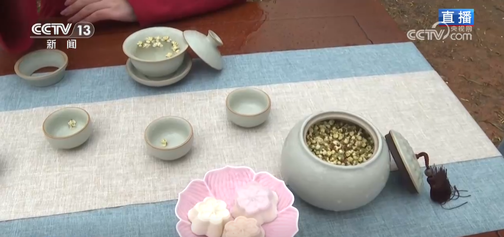 /> </p> <p> qui, non è abbastanza fiori tra le labbra e i denti. Pertanto, qui sono stati derivati ​​molti cibi deliziosi con elementi di fiori di prugna. Ad esempio, la torta a fiore di plum e prugna è davvero profumata. L'area locale ha anche sviluppato molti prodotti culturali e creativi legati ai fiori di prugna, come tazze di fiori di prugna, segnalibri per i fiori di prugna, copricapo di fiori di prugna, ecc., In modo che tutti possano portare a casa questa 