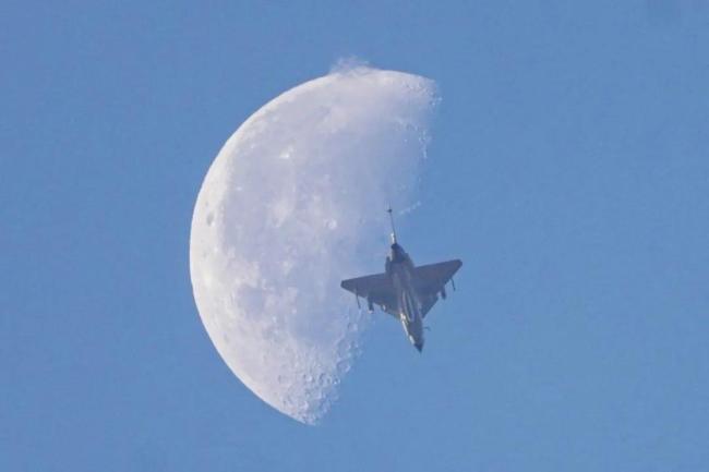 Romantik tegar! src = 