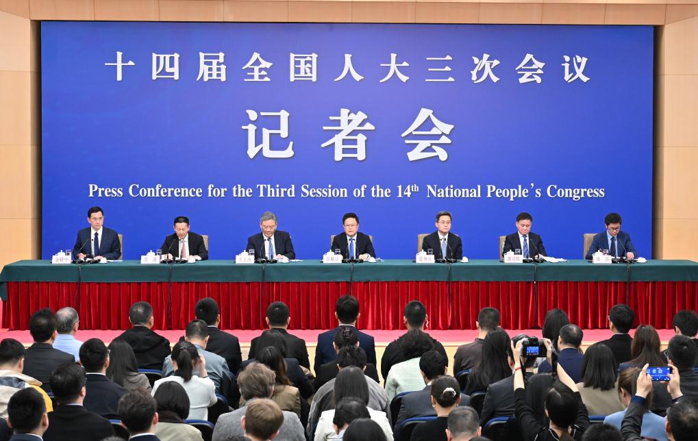 /> pp> piriş. 14. Ulusal Halk Kongresi, Pekin Medya Merkezi'nin basın toplantısında bir basın toplantısı düzenledi. Zheng Zhanjie, Ulusal Kalkınma ve Reform Komisyonu Direktörü, Lan Fo'an, Maliye Bakanı, Wang Wentao, Ticaret Bakanı, Pan Gongsheng, Çin Menkul Kıymetler Düzenleme Komisyonu Başkanı ve Wu Qing, Çin ve yabancı muhabirlerden vb. Çin ve yabancı muhabirlerden gelen soruları yanıtladı, vb. Muhabir Xu Bingjie </p> <p class = 