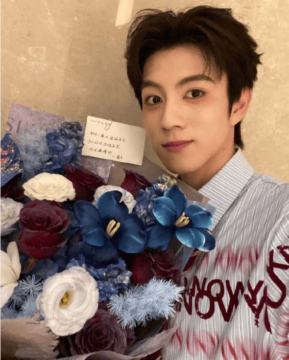 成果喊话赵一博:多关心你女朋友雪梨的精神状态!