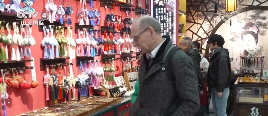                </div>
              
          </div>
          
          <!--<div class=