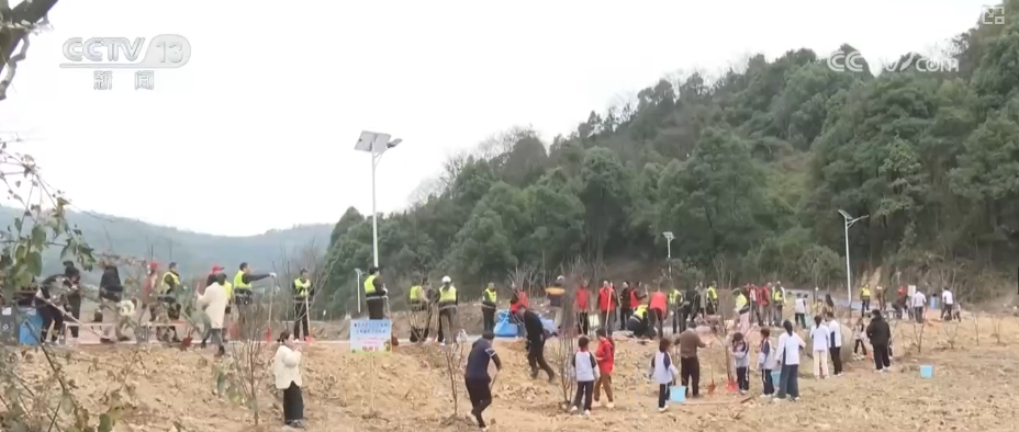 // pp> lak.png.png.png the wgy the wgy, Baishiyi kasabasında, yüksek teknoloji bölgesi, chongqing, yerel kadrolar ve binlerce fidan dikmek için düzenlenen kitleler. Wangyue Gölü bölgesine bir zamanlar yerel köylüler tarafından 