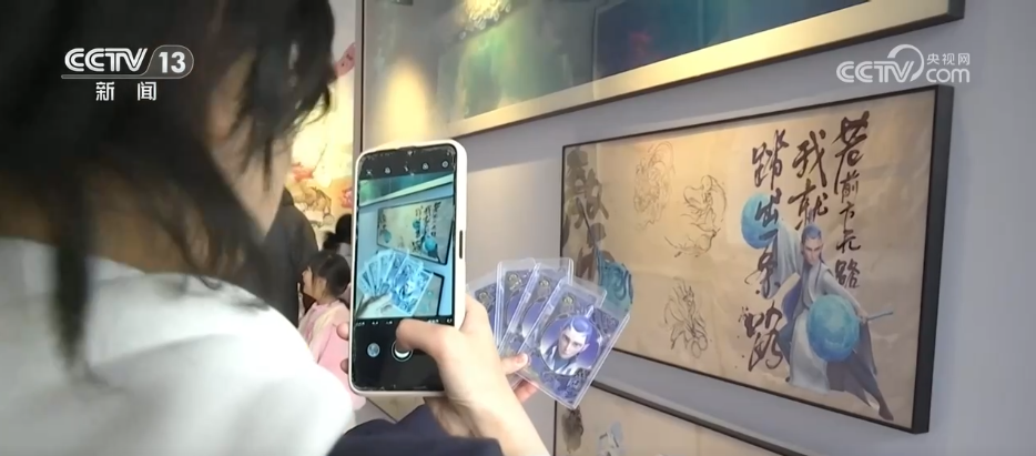 /> </p> <p> en la zona de CHENGDU HICHECHE, el reportero de la zona just-oopeed que vio la just-upened the Just-Scene La exposición de la creación atrajo a muchos fanáticos del cine para visitar. Los manuscritos de personajes importantes y las creaciones detrás de las muchas escenas famosas atrajeron a la audiencia para detenerse y tomar fotos, y los ciudadanos se vistieron como personajes de películas para registrarse. </p> <p class = 