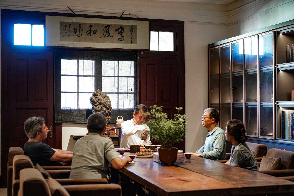 // </P> <p> <p> <p> <p> <p> <p> </p> <p> Der Eisenstift bringt Blumen und die Tinte fließt Gold. Es wird davon ausgegangen, dass Tong Yanfang, seit er 2017 als Master of Art in Ningbo eingestellt wurde, eine große Anzahl von Kunstausstellungen und Austauschaktivitäten in Ningbo initiiert und organisiert hat, um eine Gruppe künstlerischer Talente für Ningbo zu kultivieren und zu sammeln. </p> <p> Zum Beispiel arbeiten wir in Form eines Master -Studios von Literatur und Kunst mit Ningbo yucheng Kiln immateriell zusammen, und durch die Integration kultureller Ressourcen haben wir akademische Austausch, Ausstellungen, Ausbildungsvollen und praktische Erfahrungen, die Konnotation der lokalen Kultur und die Beeinträchtigung der Ningbodenkultur erklären. </p> <p> Mit seiner Unterstützung wurde im Jahr 2021 das in Qiantong, Ninghai, eröffnete New Tong Yanfang Art Museum, das eine wichtige Rolle bei der Aktivierung der kulturellen und touristischen Ressourcen der alten Stadt spielte. </p> <p class = 