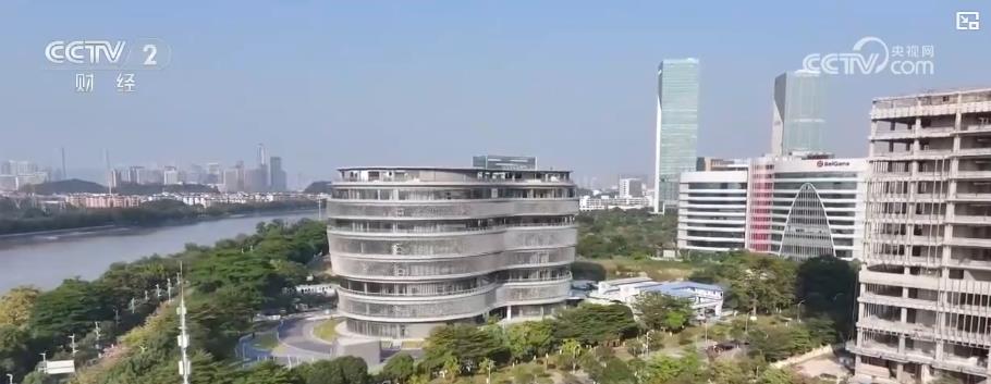  Tubuh manusia terdiri daripada kira -kira 40 trilion sel. Sel -sel ini bermula dari telur yang disenyawakan dan menjalani proses evolusi dinamik sepanjang kitaran hayat dari percambahan, pembezaan dan penuaan. Kitaran pembinaan kemudahan penyelidikan saintifik yang besar untuk keturunan sel manusia adalah 4.5 tahun, dan ia akan dibina ke dalam peranti saintifik besar yang maju yang sangat menganalisis perubahan dalam sel manusia dan kemudian membina semula dan memahami kursus kehidupan. Kemudahan ini mengintegrasikan teknologi canggih seperti kecerdasan buatan untuk mencipta model besar AI sel digital, sama seperti menulis 