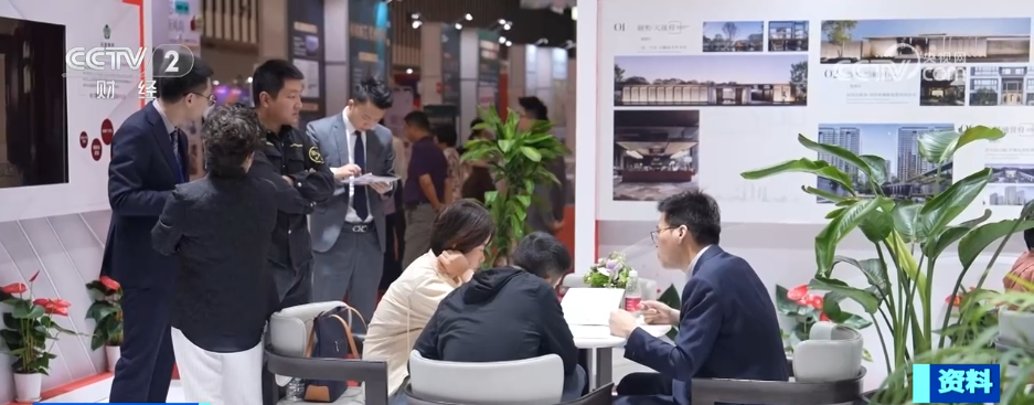 // </p> <p> <p> <p> Die Einschränkung in der Stadtzahl von nun an. Gewerbliche Wohnungen können nach Erhalt des Immobilienregistrierungszertifikats aufgelistet und gehandelt werden, wodurch die Anforderungen an den Ersatz der Bewohner effektiv gerecht werden. Gleichzeitig führt Nanjing City City Banken, um die Unterstützung der starre Wohnungspolitik junger Menschen zu erhöhen, charakteristische Finanzprodukte mit niedriger Anzahlung, niedrigem Zinsen, niedriger monatlicher Zahlung und breiter Laufzeit, wodurch die Schwelle für junge Menschen unter 45 Jahren effektiv verringert wird. Um den Bedürfnissen des Ersatzes und der Verbesserung der Bewohner weiter zu erfüllen, organisierte Nanjing die Entwicklungsunternehmen, um die Aktivitäten 