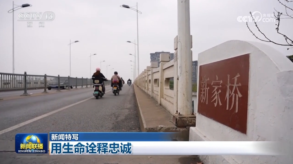 ///p> <p> <p> <p> adr. Stone Bridge - Xinjia Bridge, die der Ort ist, an dem Xu Yunruo am längsten im Dienst ist. Er ist jeden Morgen ab 7:30 Uhr auf der Straße und macht jeden Tag die sich wiederholenden Dinge ernst. </p> <p> Im September 2024 fegte der Typhoon 