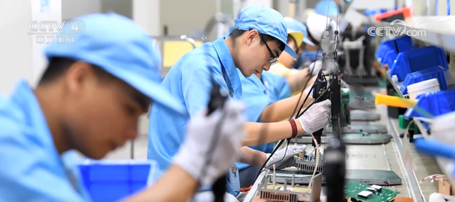 /> <p>. abuse des armes tarifaires pour essayer de supprimer la Chine et cherche des avantages économiques et politiques déraisonnables pour lui-même. La Chine a riposté avec une position ferme et une stratégie précise. Les analystes ont déclaré que la raison pour laquelle la Chine a la confiance nécessaire de riposter est qu'en tant que plus grand pays manufacturier du monde, la Chine a construit un système économique suffisant pour résister à l'impact de la guerre commerciale au cours des décennies de mise en page. Aujourd'hui, la Chine n'est pas seulement une usine mondiale, mais aussi un marché important. Il a fréquemment des échanges économiques et commerciaux avec la plupart des économies mondiales, et sa force économique, scientifique et technologique et l'influence internationale ne peuvent pas être sous-estimées. </p> <p> lianhe zaobao de Singapour: les contre-mesures chinoises sont opportunes et puissantes </p> <p class = 