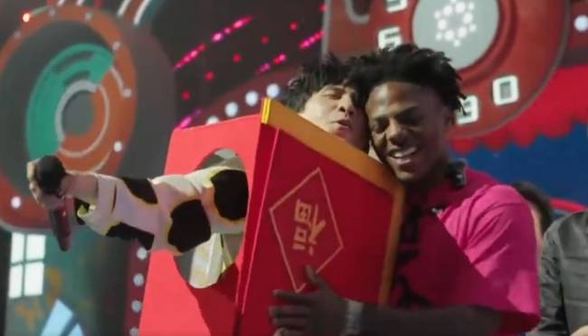 大张伟甲亢哥终于同框！合唱《阳光彩虹小白马》