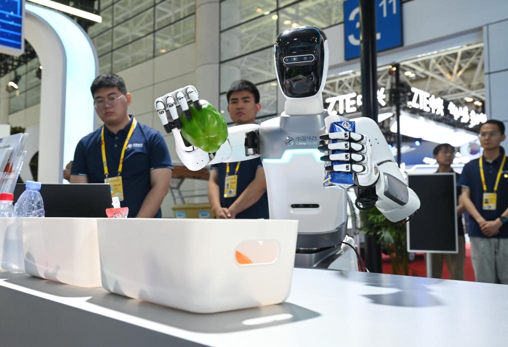 /> Fuzhou เมื่อวันที่ 29 เมษายนนี่คือการแสดงสดของหุ่นยนต์ 