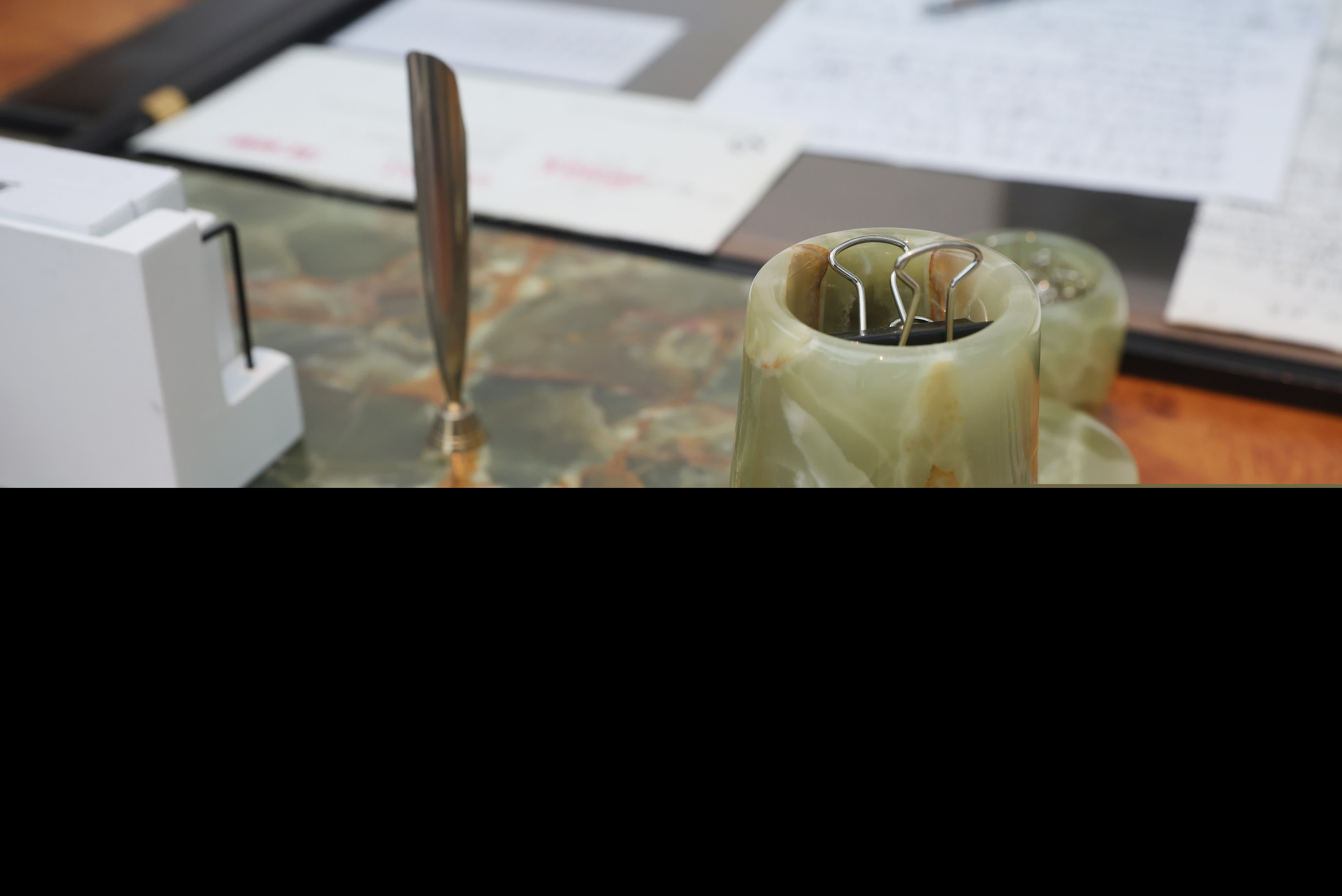 恒基地產舉辦《李兆基博士紀念展 — 和光同塵》,透過展覽緬懷李兆基博士傳奇的一生。 (香港文匯報記者郭木又攝) 恒基地產舉辦《李兆基博士紀念展 — 和光同塵》,透過展覽緬懷李兆基博士傳奇的一生。 (香港文匯報記者郭木又攝)
