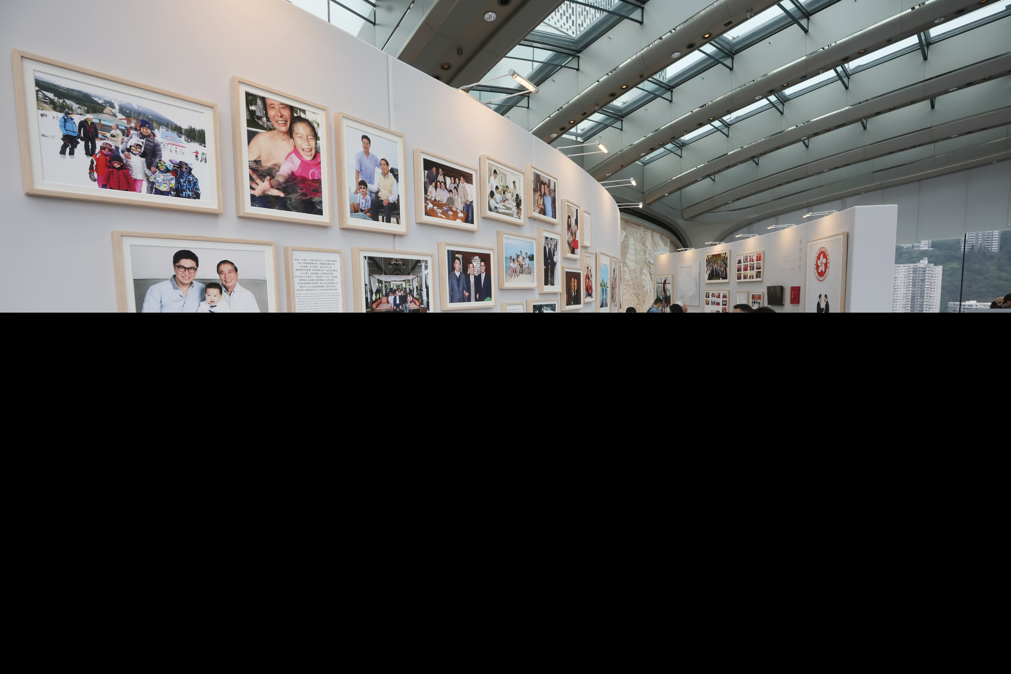 恒基地產舉辦《李兆基博士紀念展 — 和光同塵》,透過展覽緬懷李兆基博士傳奇的一生。 (香港文匯報記者郭木又攝) 恒基地產舉辦《李兆基博士紀念展 — 和光同塵》,透過展覽緬懷李兆基博士傳奇的一生。 (香港文匯報記者郭木又攝)