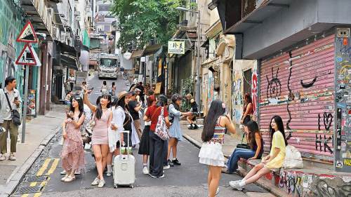 五一各口岸「大塞車」!大批旅客擠爆落馬洲 網絡一度癱瘓 五一各口岸「大塞車」!大批旅客擠爆落馬洲 網絡一度癱瘓