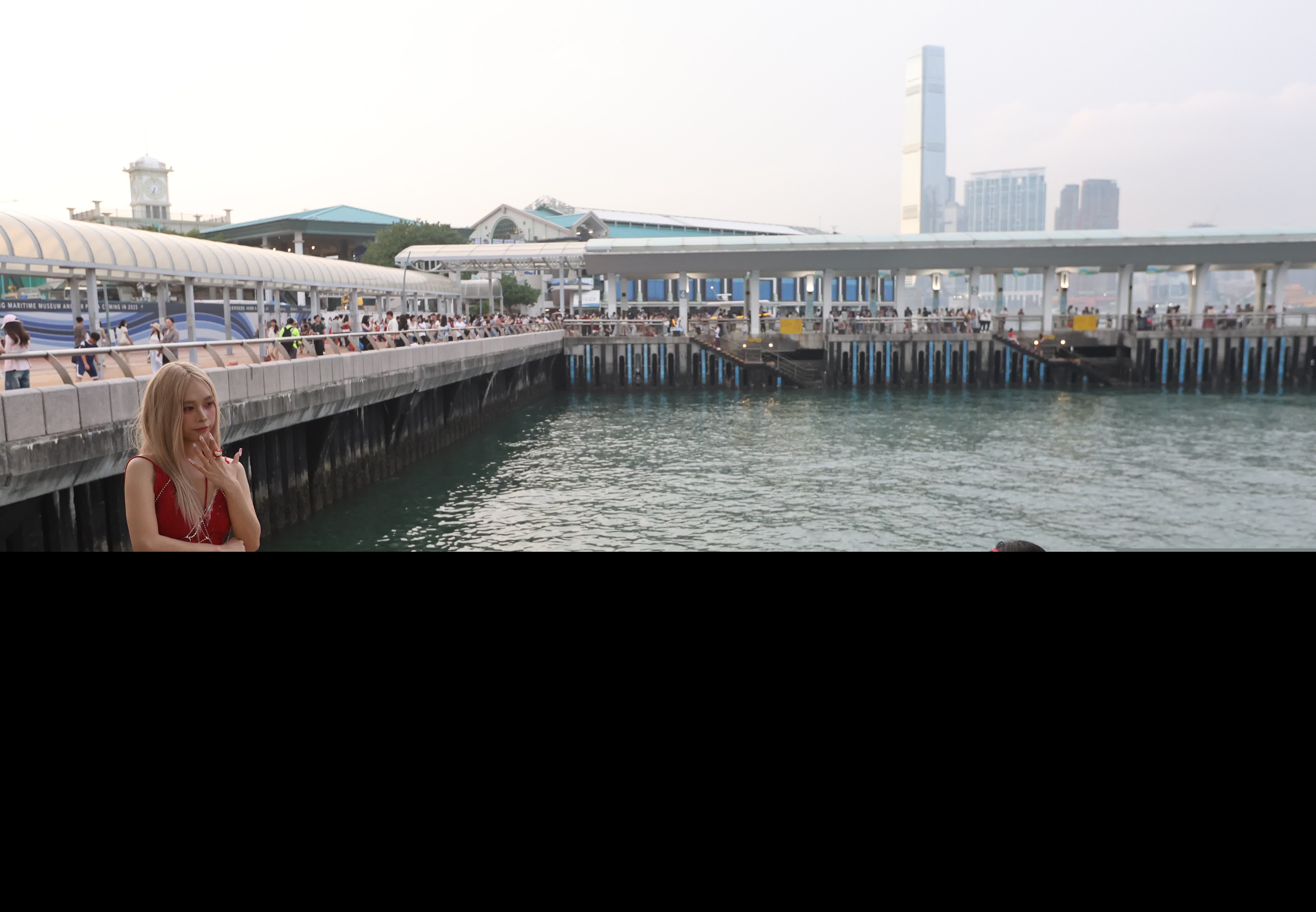 五一黃金周，中區吸引大批旅客旅遊打卡。（香港文匯報記者曾興偉 攝）