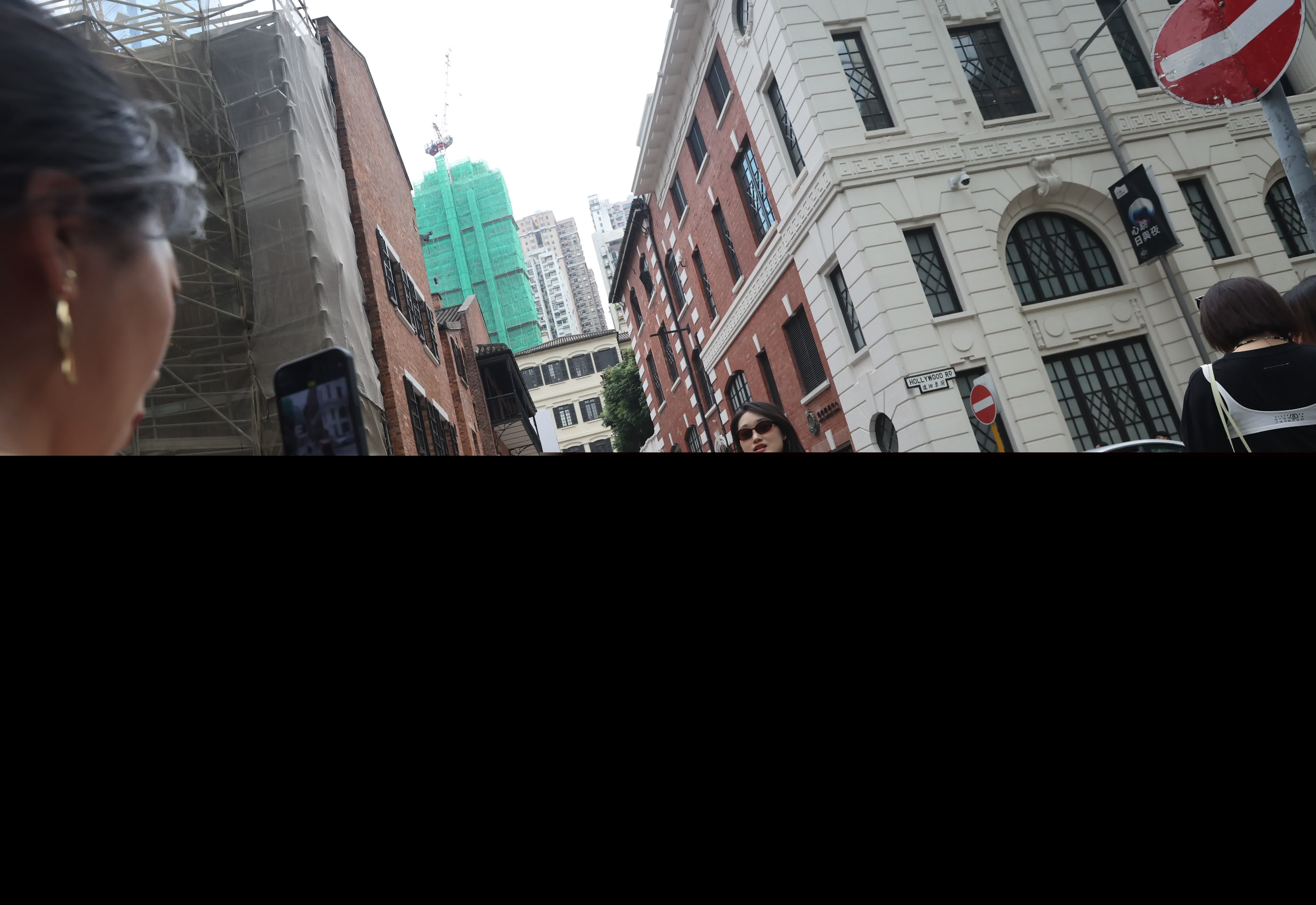 五一黃金周，中區吸引大批旅客旅遊打卡。（香港文匯報記者曾興偉 攝）
